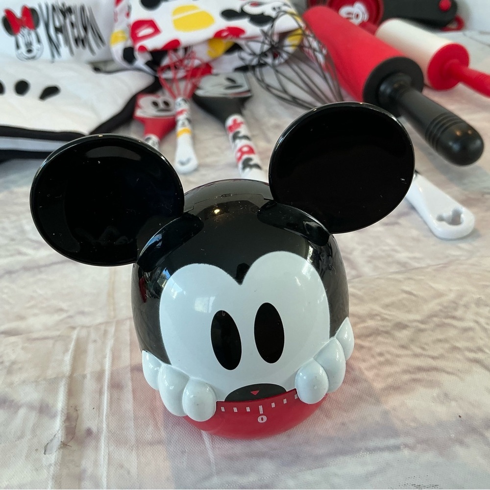 Disney Mickey Mouse Kitchen Ware Collection Apron Timer Mittens Baking Cookies